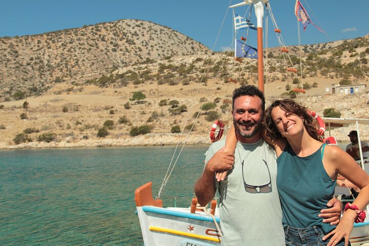 Naxos: Shared Traditional Boat Trip to Rina Cave from Panermos.