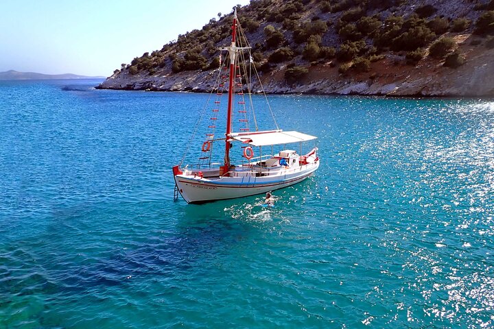 Naxos: Shared Traditional Boat Trip to Rina Cave from Panermos.