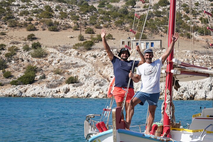 Naxos: Shared Traditional Boat Trip to Rina Cave from Panermos.