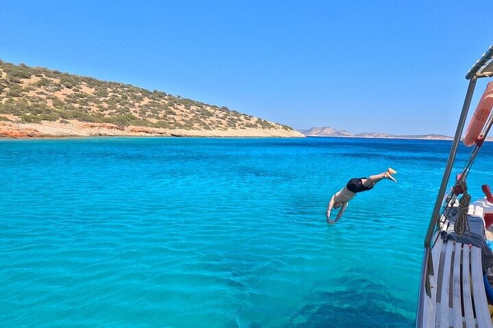 Naxos: Shared Traditional Boat Trip to Rina Cave from Panermos.
