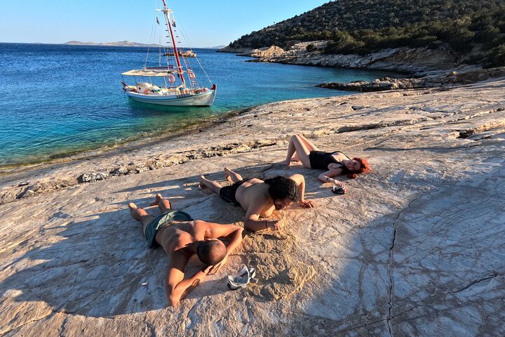 Naxos: Shared Traditional Boat Trip to Rina Cave from Panermos.