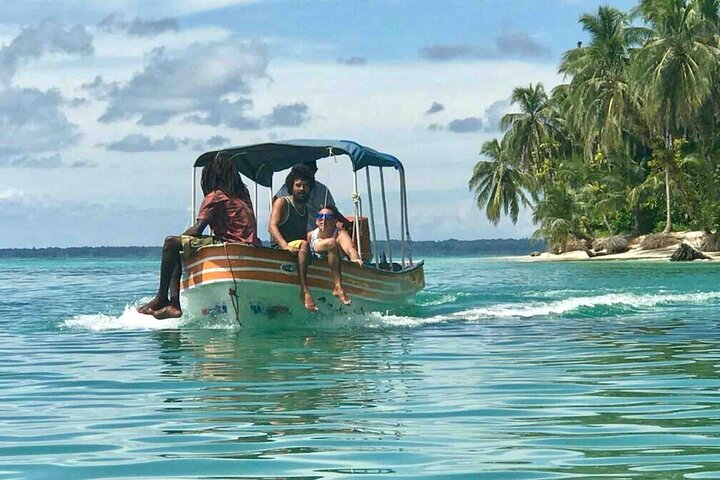 Bocas Del Toro Dolphin Bay, Chocolate Farm and Snorkel Tour