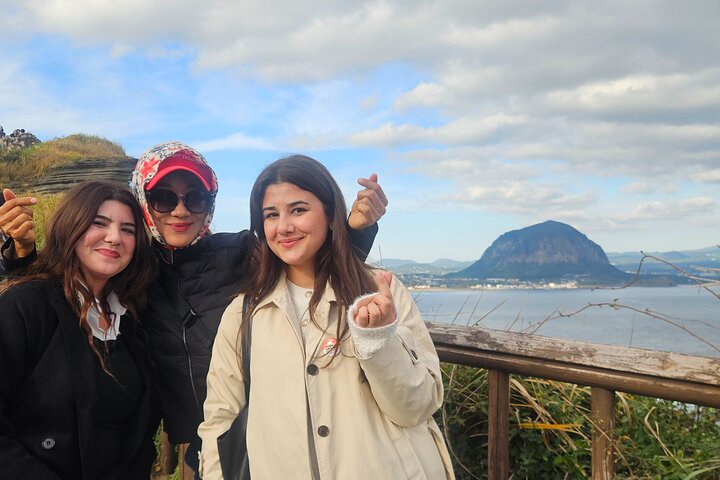 Jeju South-West Essentials: Hallasan & Signature Highlights