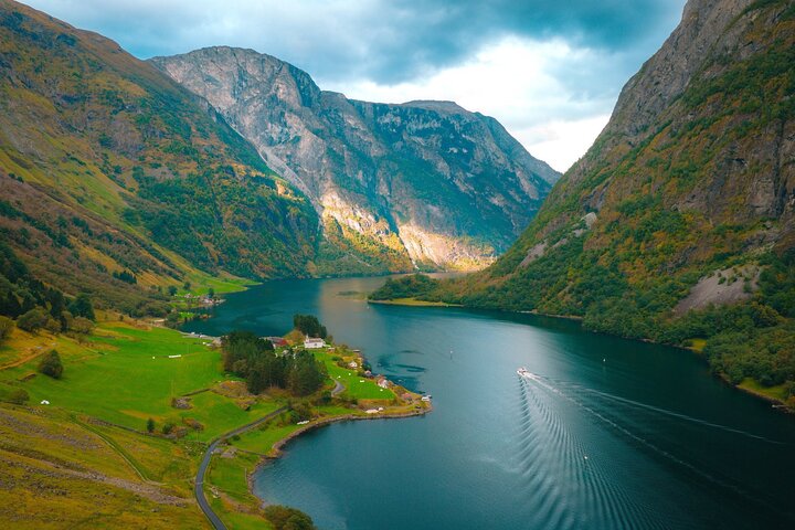 Bergen: UNESCO NærøyFjord Cruise, Flåm & Stegastein - Incl. Lunch