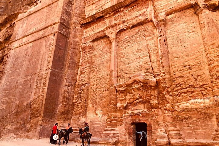 Petra Full Day Trip from Sharm El Sheikh with Lunch and Transfers