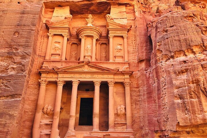Petra Full Day Trip from Sharm El Sheikh with Lunch and Transfers