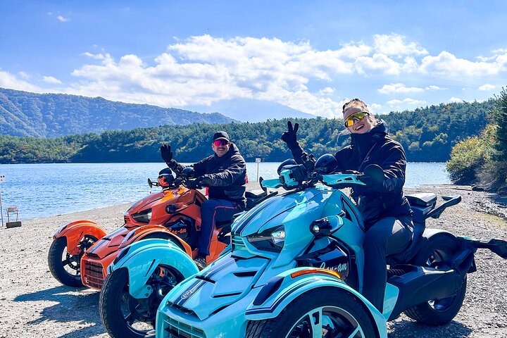 Mt. Fuji Scenic Trike Ride in Lake Kawaguchiko