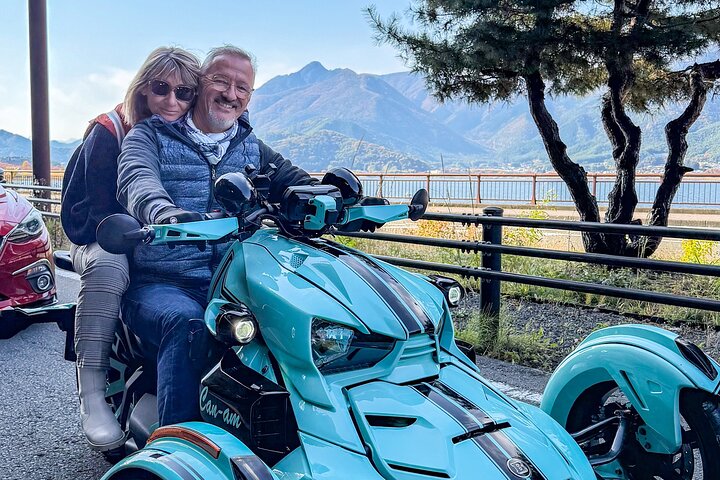 Mt. Fuji Scenic Trike Ride in Lake Kawaguchiko