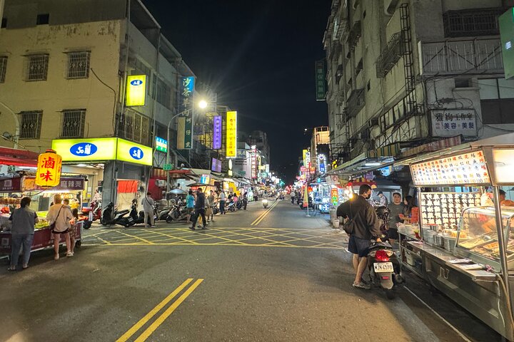 Half Day Kaohsiung City Walks and Night Market Tour
