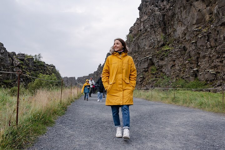 Golden Circle, Volcano Crater and Blue Lagoon Small-Group Tour