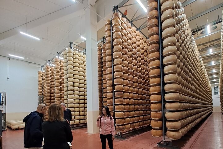 Parmigiano Reggiano & Aceto Balsamico tour with lunch