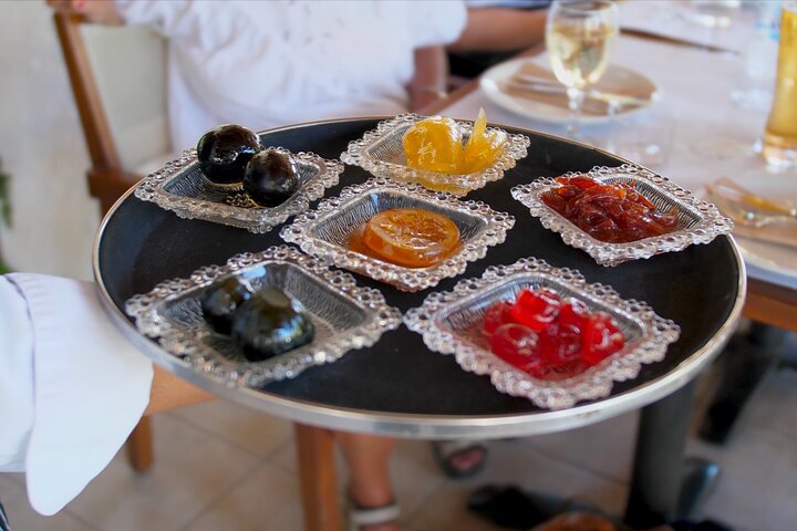 Make a dog's day and taste Greece in Skiathos