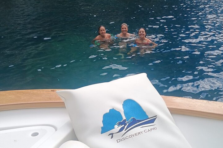 Capri Shared Tour : Caves, Dives, Limoncello and Caprese Cake