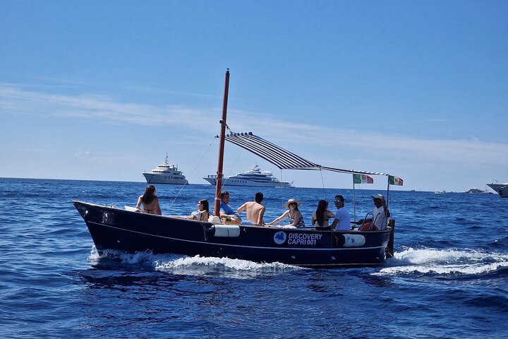 Capri Shared Tour : Caves, Dives, Limoncello and Caprese Cake