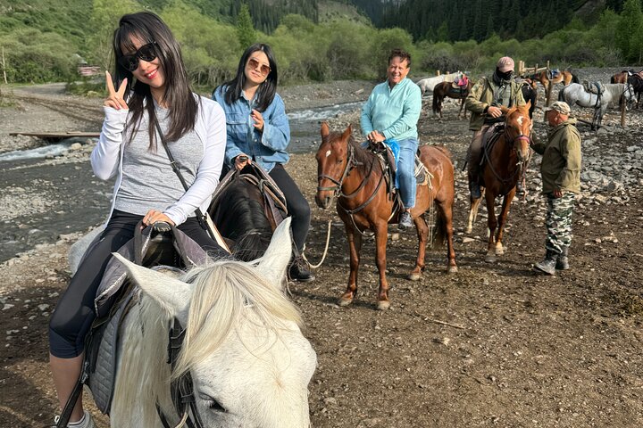 2 Day Private Tour to Charyn Canyon, Kolsay and Kaiyndy Lakes