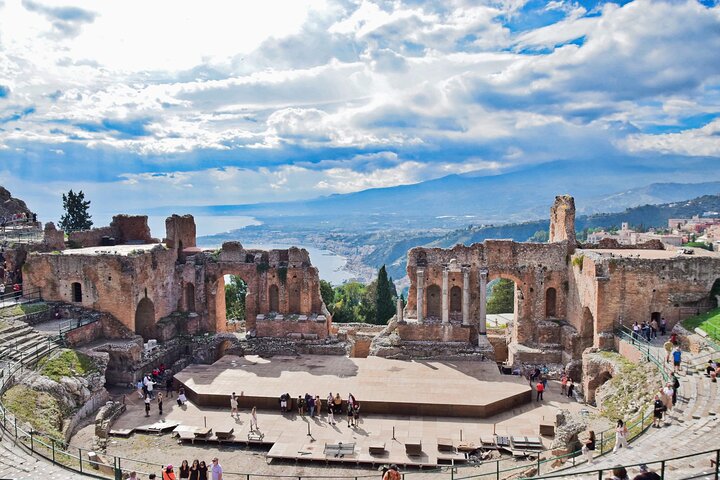 Taormina Castelmola : private cruise tour from Messina