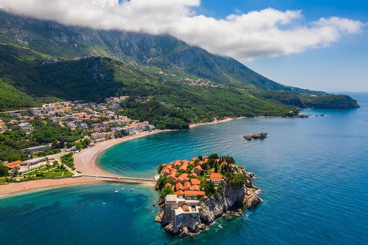 Shkoder: Day Tour to Montenegro, Budva and Sveti Stefan