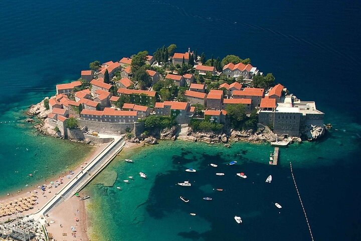 Shkoder: Day Tour to Montenegro, Budva and Sveti Stefan