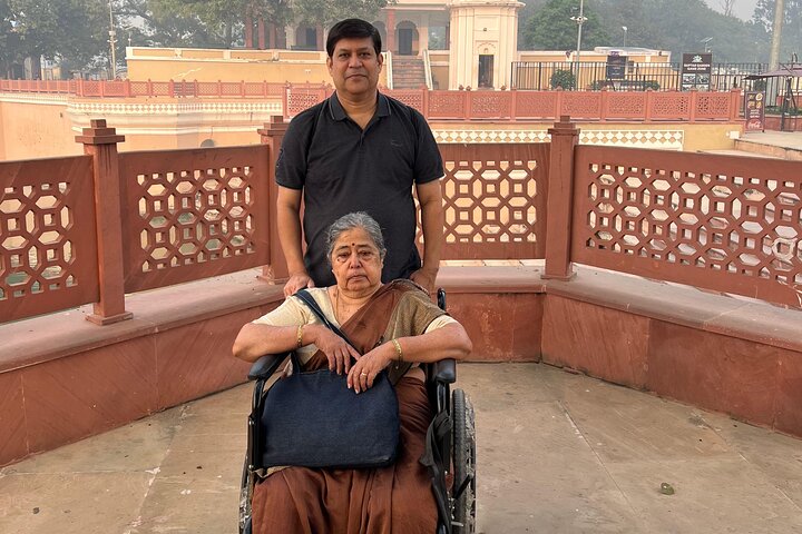 Ayodhya Private Tour & VIP Darshan -Special support for Seniors