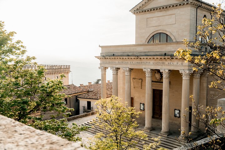 Private Vacation Photoshoot with Photographer in San Marino