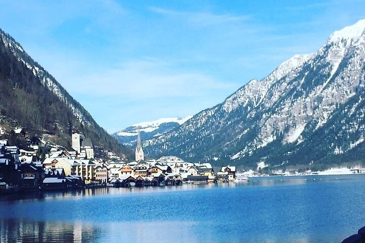 From Prague: Private Hallstatt Alps Day Trip with Lakeside Picnic