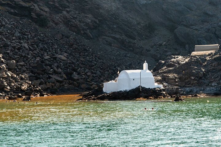 Santorini Classic Catamaran Cruise with BBQ, Drinks and Transfers