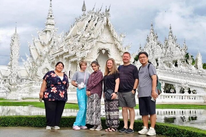 Chiang Rai 7 Highlights: White & Blue Temple, Golden Triangle