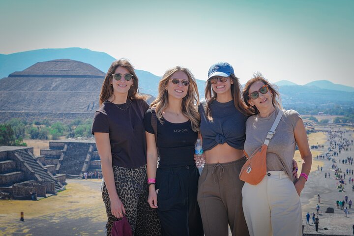 Balloon flight + Breakfast in cave + Pyramids + Pick up CDMX.