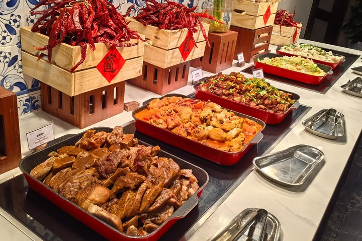 Classic Macau Day Tour: Ferry Pier Pickup & Lunch Included