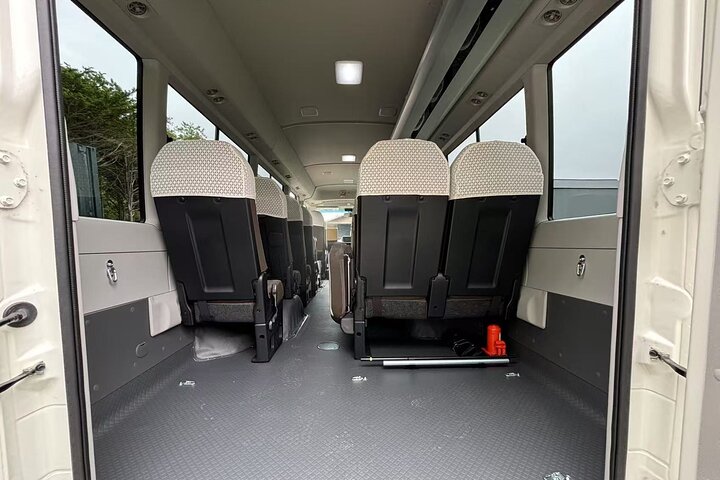 Niseko and New Chitose Airport: Private One-Way Bus Transfer