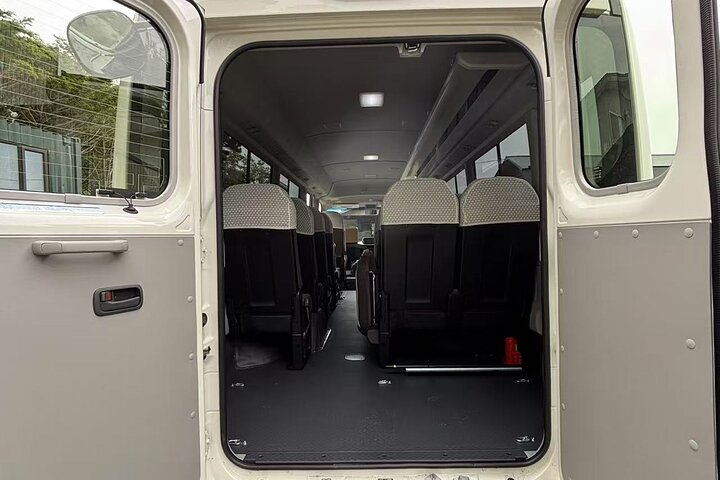 Niseko and New Chitose Airport: Private One-Way Bus Transfer
