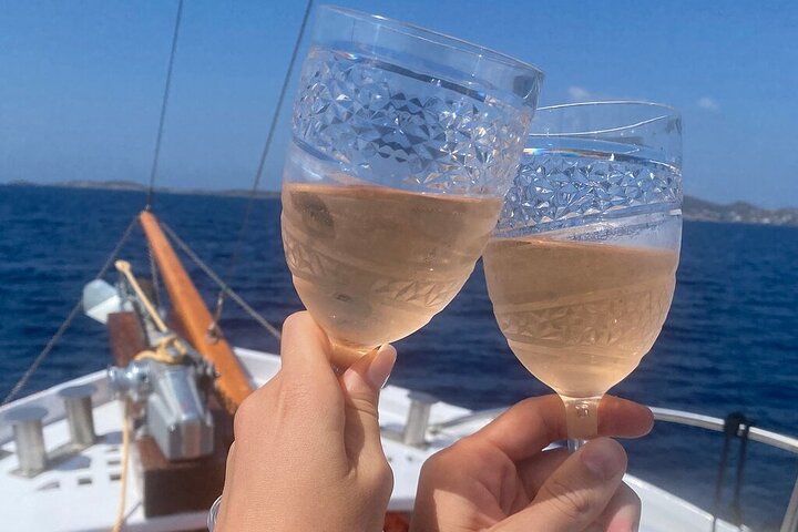 Small Group Kaiki Cruise & Greek Gastronomy Experience