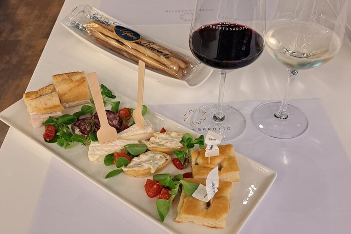 Luxury Wine Tasting Experience in Alba