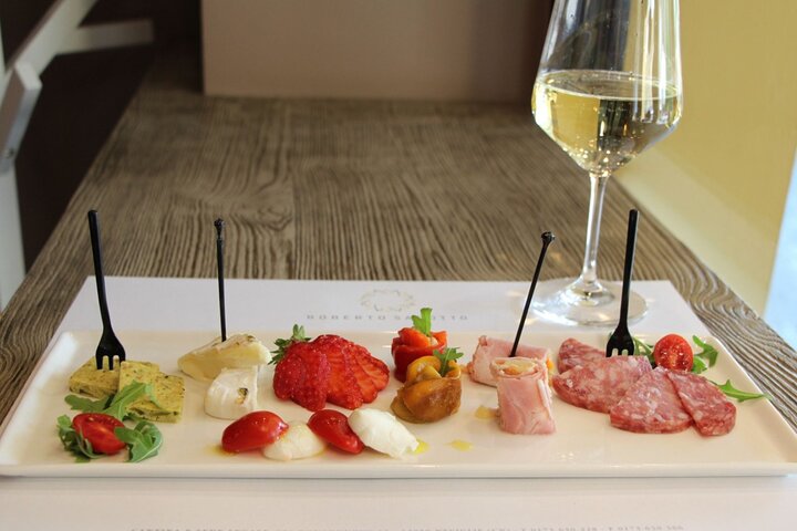 Luxury Wine Tasting Experience in Alba