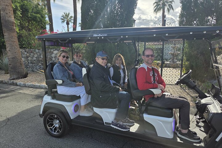 Explore Palm Springs Celebrity Homes in Style