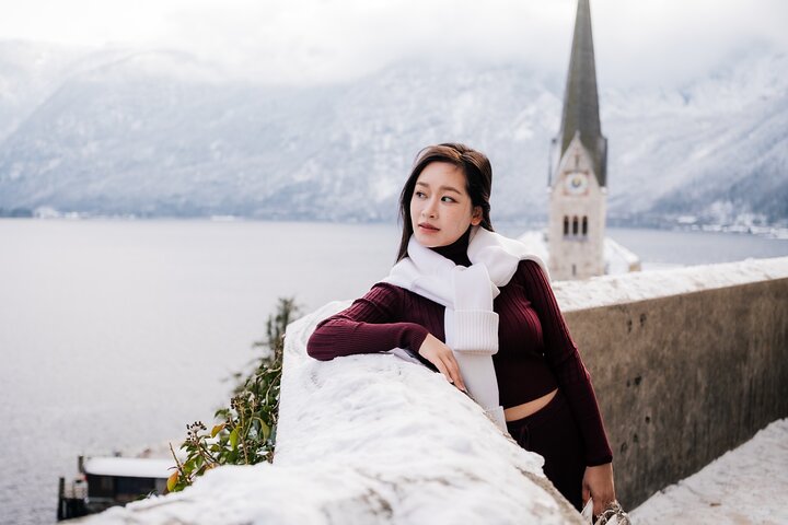 Private Vacation Photoshoot with Photographer in Hallstatt