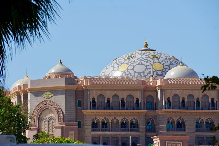 Abu Dhabi Top 15 Must-See Attractions with Grand Mosque and Souks