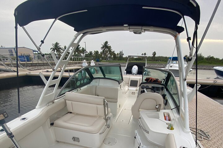 Private boat charter in Grand Cayman