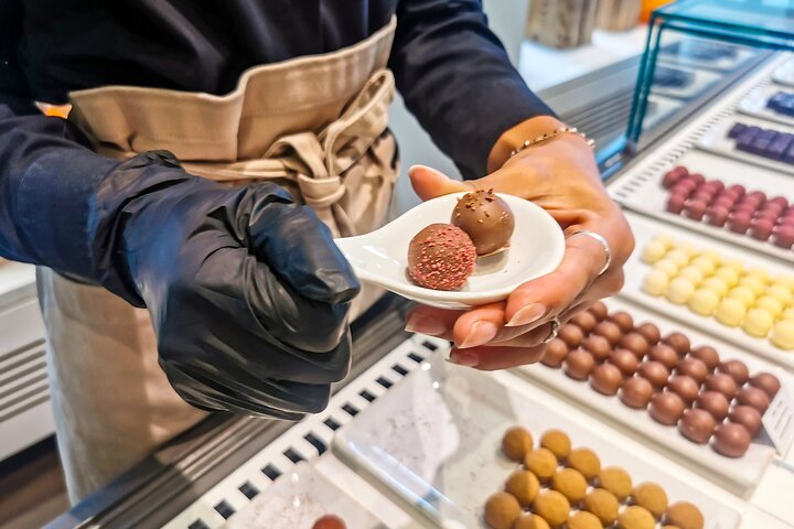 Award-Winning Geneva Chocolate &Old Town Tour (3h)