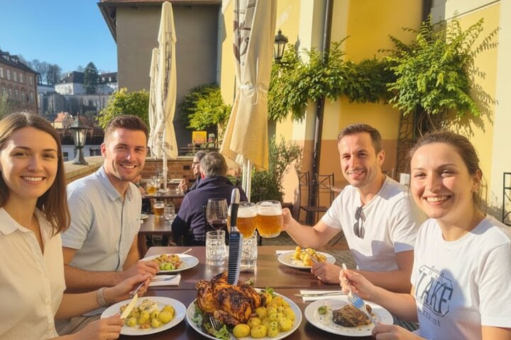 Krumlov All-inclusive Summer Tour: River Cruise, Castle & Lunch