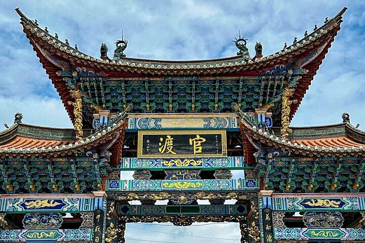 Stone Forest + Yiliang Roast Duck + Kunming City Private Tour