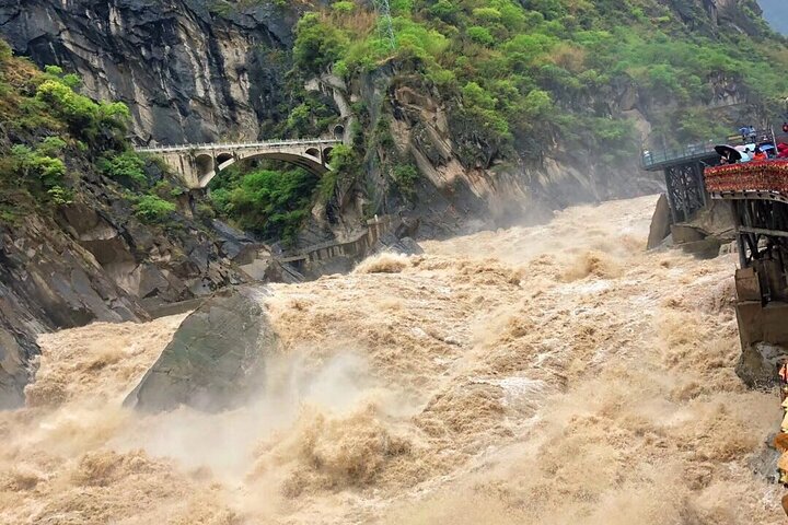 Lijiang to Shangri-La Scenic Drive Tour with Tiger Leaping Gorge