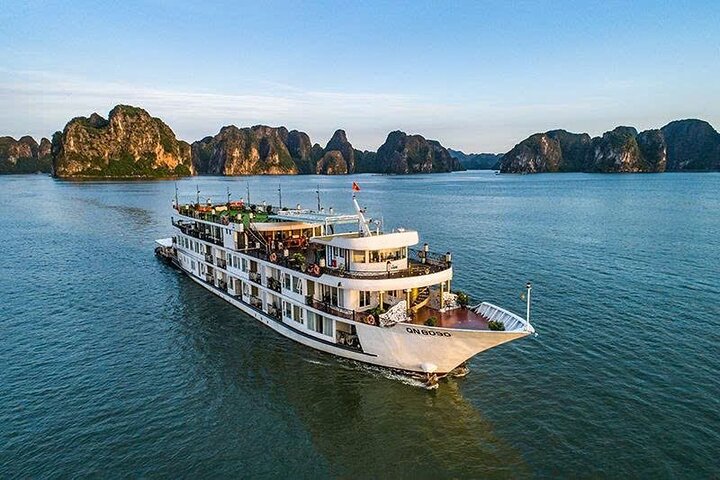 2-Day Ha Long-Lan Ha Bay-Bai Tu Long Bay 5 Star Cruises & Balcony