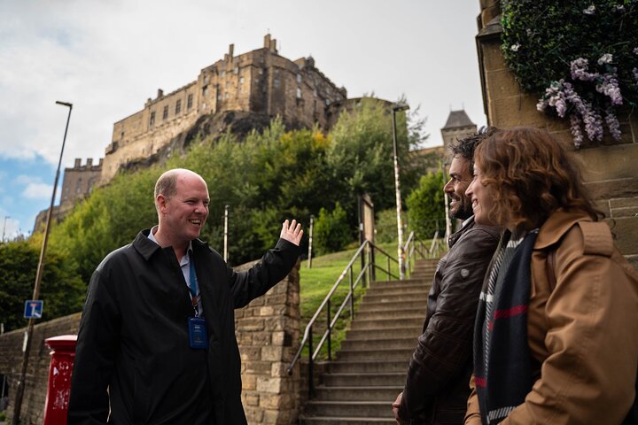 Edinburgh Castle and Royal Mile Walking Tour - Ticket Included