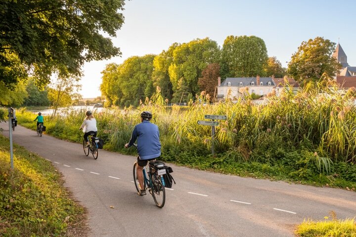 From Reims afternoon e-bike tour, visit and champagne tastings