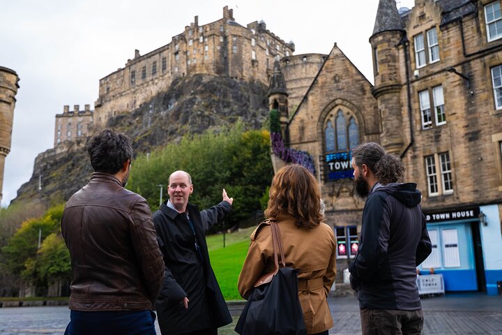 Edinburgh Castle and Royal Mile Walking Tour - Ticket Included
