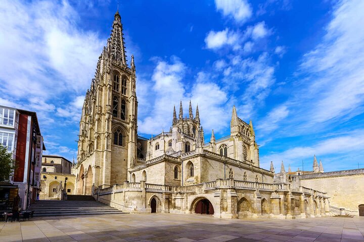 Hello Burgos: Private 2-Hour Intro City Walk with Local Guide