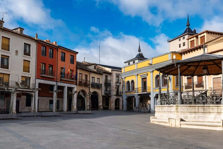 Hello Burgos: Private 2-Hour Intro City Walk with Local Guide