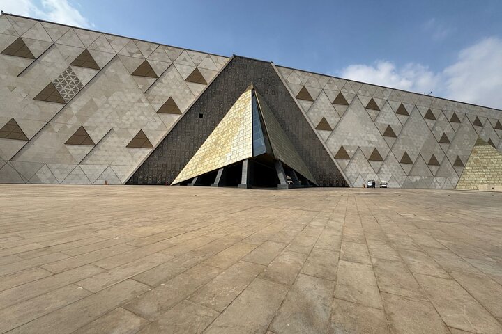 Cairo 8 Hour Private Tour of Pyramids & Grand Egyptian Museum