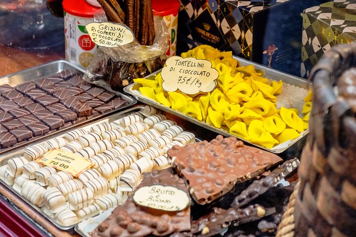 Modena Food Tour with Pasta and 10 Authentic Italian Tastings